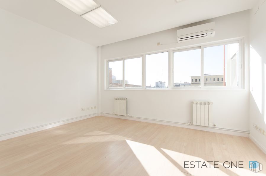 Office for rent at Calle General Oraá, Salamanca, Madrid, 28006 with window, fixture, building, shade, wood, house, floor, hall, flooring and ceiling around