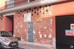 Retail for sale at Calle General López Brea, 3, Quintanar de la Orden, Toledo, 45800 with car, land vehicle, tire, property, vehicle, hood, automotive lighting, wheel, brickwork and motor vehicle around