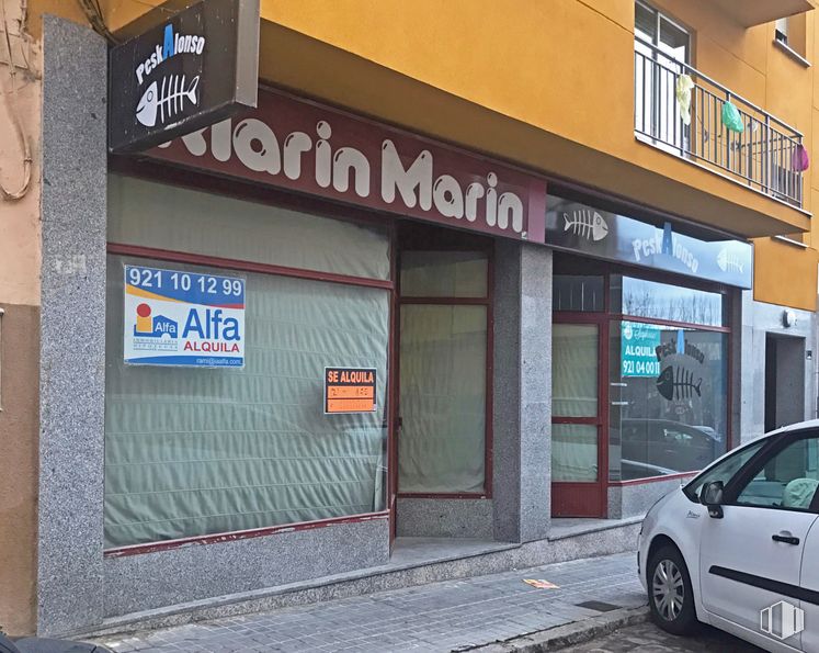 Local en alquiler y venta en Calle Francisco Giner de los Ríos, 7, Segovia, 40005 con neumático, coche, persona, luz de estacionamiento automotriz, ventana, rueda, accesorio, edificio, vehículo y iluminación automotriz alrededor