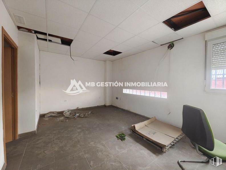 Nave en alquiler en Zona El Álamo, Fuenlabrada, Madrid, 28946 con silla, ventana, mueble, accesorio, suelos, interiorismo, suelo, edificio, techo y madera alrededor