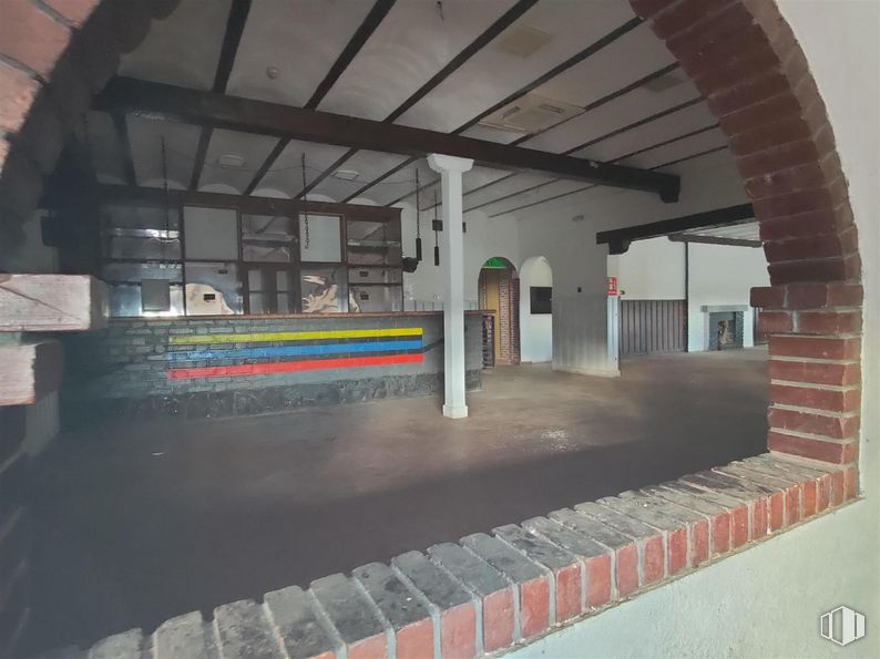 Local en venta en Carretera M-311, Chinchón, Madrid, 28370 con espejo, arquitectura, asfalto, superficie de la carretera, hormigón, techo, material compuesto, carretera, madera y suelos alrededor