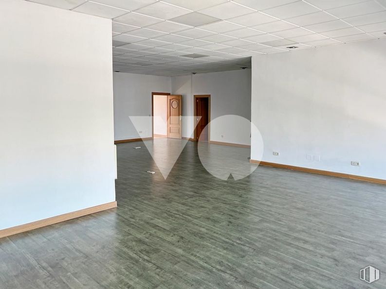 Oficina en alquiler en Avenida Constitución, Torrejón de Ardoz, Madrid, 28850 con puerta, interiorismo, madera, hall, suelo, suelos, arte, material compuesto, techo y madera dura alrededor