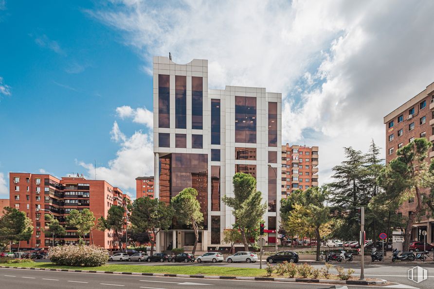 Local en alquiler en Calle Arturo Soria, 336, Ciudad Lineal, Madrid, 28033 con edificio, nube, cielo, propiedad, planta, bloque de pisos, árbol, superficie de la carretera, ventana y diseño urbano alrededor