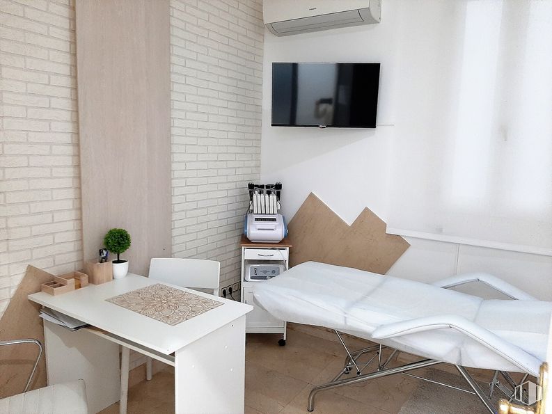 Oficina en alquiler en Calle Goya, 30, Salamanca, Madrid, 28001 con mesa, mueble, propiedad, blanco, comodidad, diseño de interiores, sombra, piso, lámpara y marco alrededor