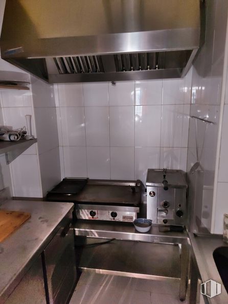 Local en venta en Calle Arijales, Parla, Madrid, 28980 con cafetera, encimera, aparato de cocina, ebanistería, electrodoméstico, cocina, estufa de gas, cocina, edificio y electrodoméstico alrededor