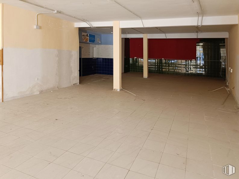 Local en venta en Centro urbano, Alcaudete de la Jara, Toledo, 45662 con alumbrado, accesorio, pasillo, pavimentos, piso, material compuesto, techo, suelos de baldosas, hormigón y material de construcción alrededor