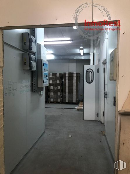 Retail for rent at Zona Arganda del Rey, Arganda del Rey, Madrid, 28500 with fixture, electricity, electrical wiring, gas, machine, flooring, electrical supply, ceiling, building and metal around