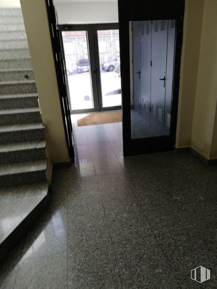 Oficina en venta en Calle Emilio Muñoz, 7, San Blas - Canillejas, Madrid, 28037 con mediante, ventana, madera, suelo, piso, tinte para madera, madera dura, suelo de baldosas, casa, accesorio, suelo laminado y vidrio alrededor