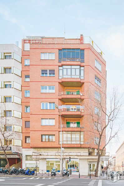 Local en alquiler en Barrio Salamanca, Salamanca, Madrid, 28006 con edificio, ventana, cielo, propiedad, bloque de pisos, rueda, condominio, diseño urbano, nube y barrio alrededor