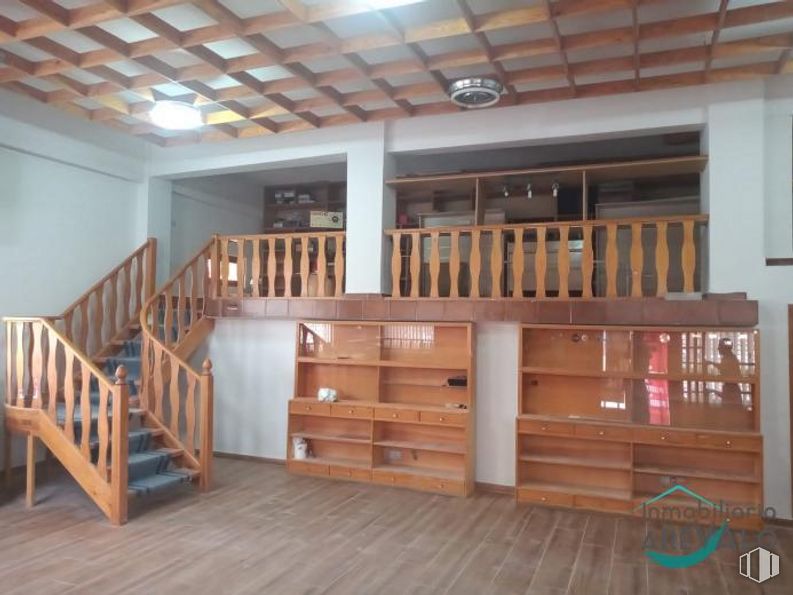 Local en alquiler y venta en Centro urbano, Arévalo, Ávila, 05200 con estantería, ebanistería, madera, interiorismo, suelo, tinte para madera, suelos, edificio, casa y madera dura alrededor