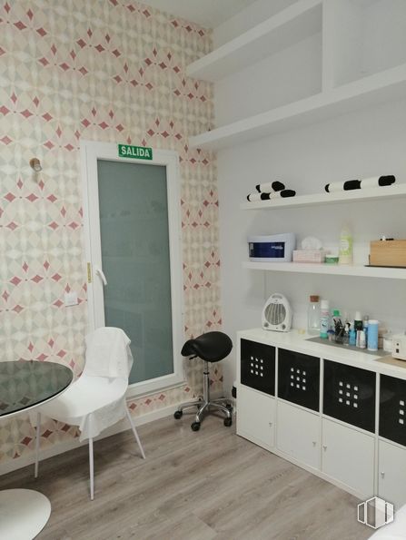 Local en venta en Calle Carlos Arniches, 25, Centro, Madrid, 28005 con ebanistería, silla, mesa, mueble, edificio, interiorismo, suelos, suelo, estante y madera alrededor