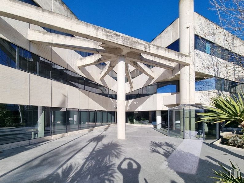 Oficina en venta en Edificio Ecu, Calle Pollensa, 6, Las Rozas de Madrid, Madrid, 28230 con edificio, planta, cielo, sombra, arquitectura, diseño urbano, superficie de carretera, fachada, condominio y edificio comercial alrededor