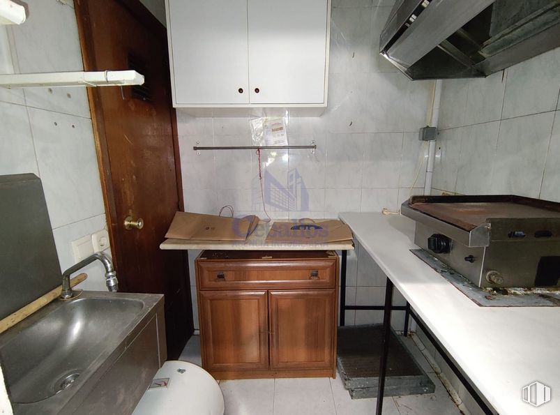 Retail for sale at Calle Ferial, Guadalajara, 19002 with sink, cabinetry, countertop, home appliance, cupboard, kitchen appliance, property, kitchen sink, plumbing fixture and interior design around