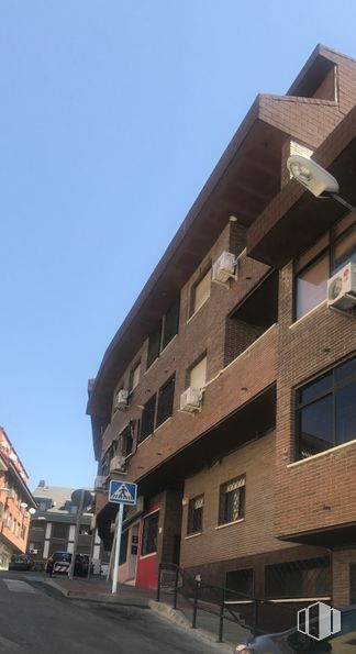 Retail for sale & for rent at Calle Nogal, 1, Las Rozas de Madrid, Madrid, 28230 with building, window, sky, condominium, tower block, urban design, neighbourhood, material property, residential area and commercial building around