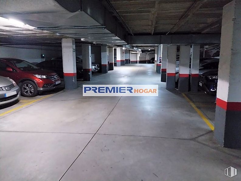 Local en venta en Las Rosas, San Blas - Canillejas, Madrid, 28022 con coche, rueda, luz de estacionamiento, neumático, vehículo, neumático de automoción, vehículo de motor, iluminación del automóvil, diseño automovilístico y asfalto alrededor