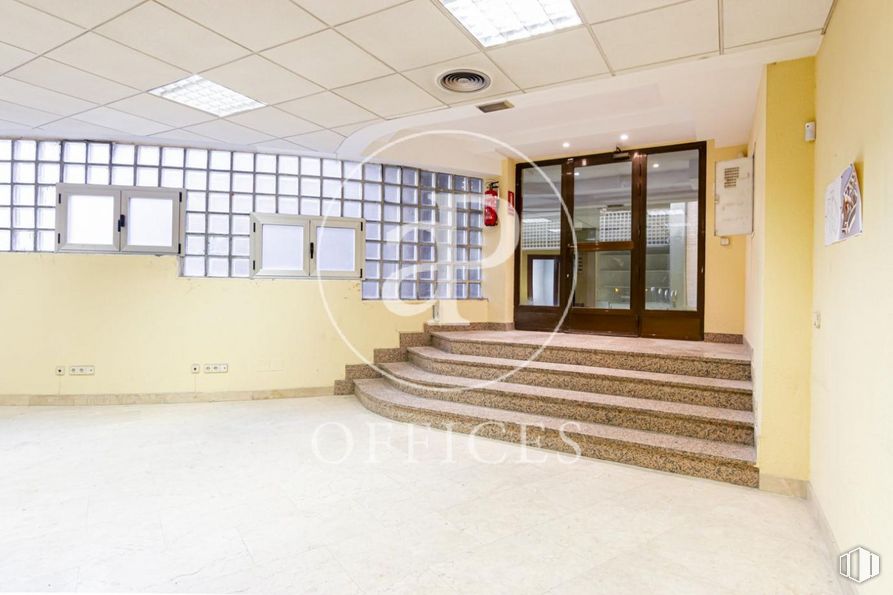 Oficina en venta en Calle Alonso Cano, Chamberí, Madrid, 28003 con diseño de interiores, piso, suelo, accesorio, pasillo, edificio, techo, madera, habitación y vidrio alrededor