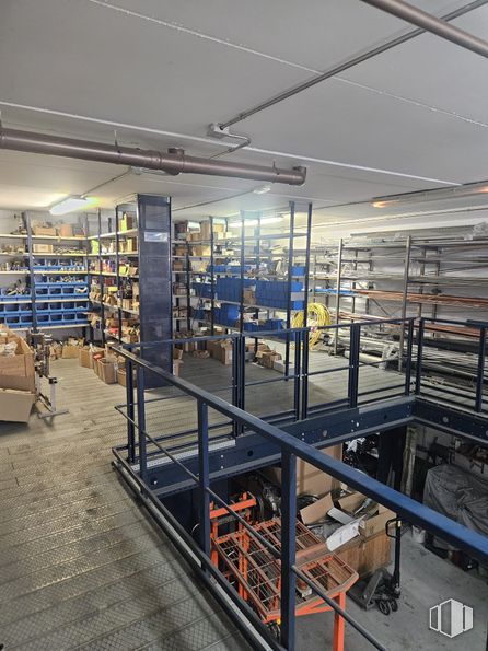 Industrial for sale at Avenida Somosierra, San Sebastián de los Reyes, Madrid, 28700 with shelving, floor, flooring, ceiling, shelf, metal, engineering, glass, building material and warehouse around