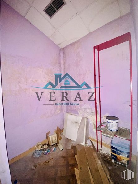 Retail for sale at Calle Angel Alcazar, Talavera de la Reina, Toledo, 45600 with window, property, building, purple, textile, house, wood, interior design, flooring and floor around