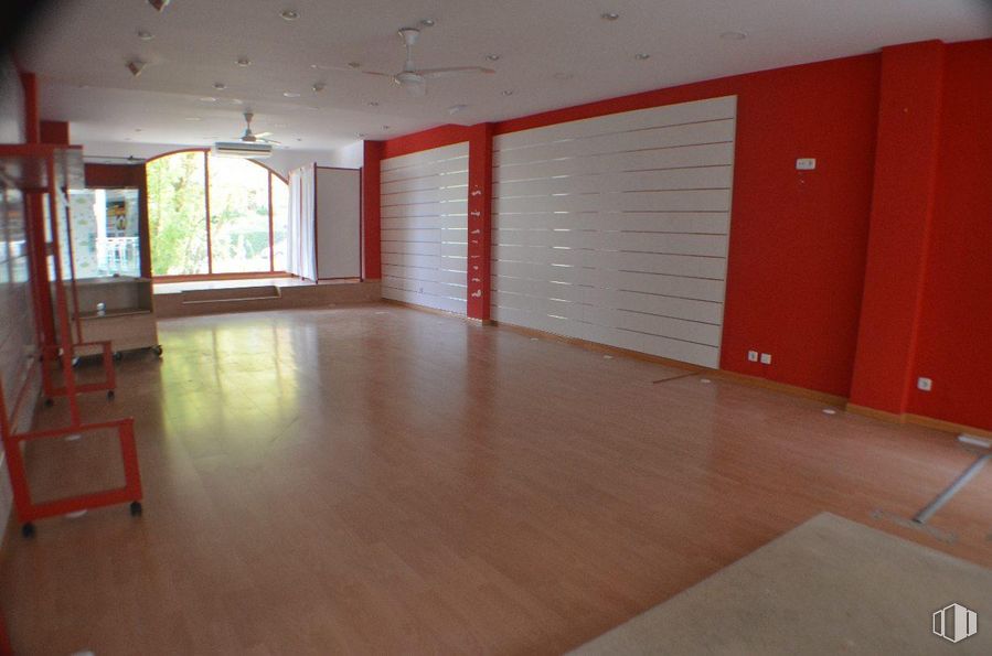 Retail for sale at C.C. BurgoCentro II, Zona Burgo - Parque París, Las Rozas de Madrid, Madrid, 28230 with wood, fixture, hall, interior design, flooring, floor, building, door, window and hardwood around