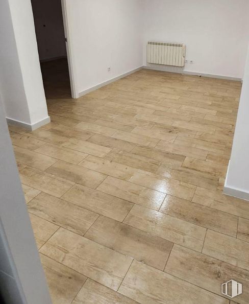 Oficina en venta en Calle Lorca, Hortaleza, Madrid, 28033 con marrón, propiedad, accesorio, madera, rectángulo, suelos, suelo, suelo laminado, tinte para madera y beige alrededor