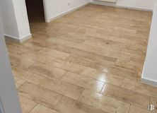 Oficina en venta en Calle Lorca, Hortaleza, Madrid, 28033 con marrón, propiedad, accesorio, madera, rectángulo, suelos, suelo, suelo laminado, tinte para madera y beige alrededor