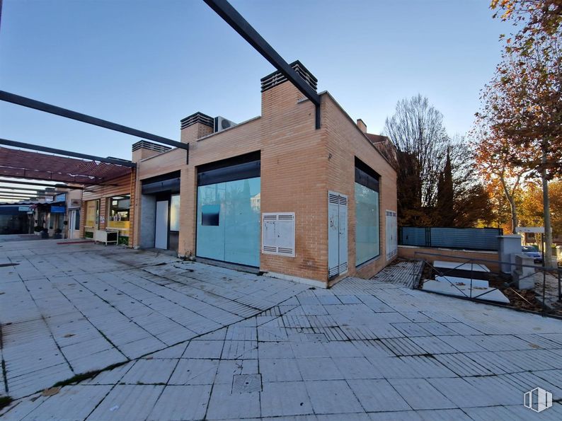 Retail for sale at Calle Isabel de Farnesio, Boadilla del Monte, Madrid, 28660 with architecture, composite material, concrete, shade and daylighting around