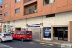 Retail for rent at Paseo San Roque, 40, Ávila, 05003 with window, van, car, building, automotive parking light, wheel, tire, vehicle, automotive tail & brake light and vehicle registration plate around