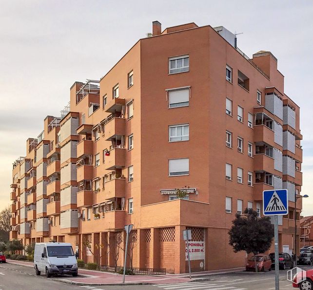 Local en venta en Calle Ana Tutor, Parla, Madrid, 28981 con camioneta, edificio, neumático, rueda, coche, cielo, ventana, luz de la calle, vehículo y infraestructura alrededor