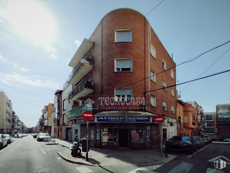 Local en venta en Calle María Domingo, Carabanchel, Madrid, 28025 con ventana, edificio, cielo, coche, rueda, neumático, diseño urbano, vehículo, superficie de la carretera y zona residencial alrededor