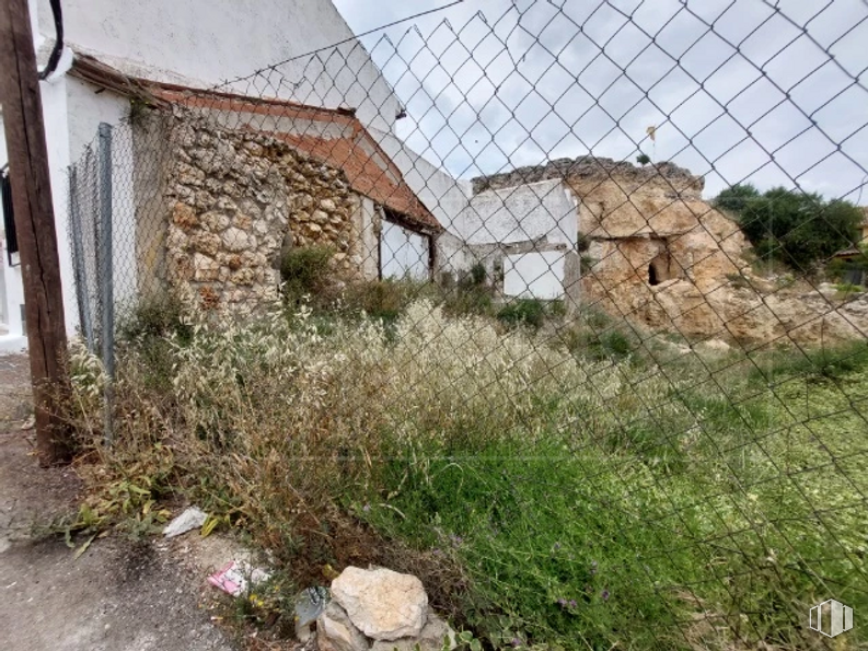 Land for sale at Travesía Castillejo, 15, Los Santos de la Humosa, Madrid, 28817 with house, plant, sky, land lot, grass, window, landscape, wire fencing, adaptation and groundcover around