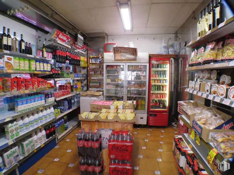 Local en venta en Centro urbano, Parla, Madrid, 28980 con estante, tienda, estantería, cliente, venta al por menor, publicación, comida, comercio, mercado y tienda de comestibles alrededor