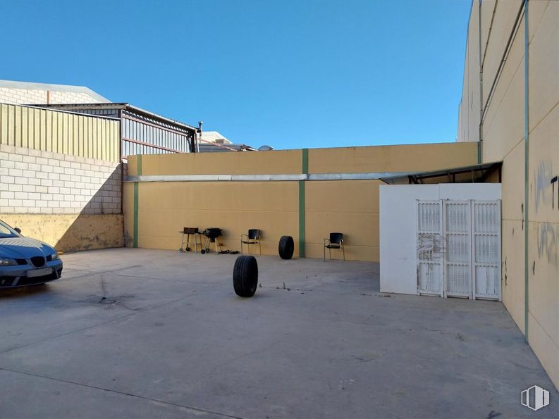 Nave en venta en Calle Barrio de la Estación, Yeles, Toledo, 45220 con coche, neumático, rueda, luz de estacionamiento, cielo, capó, edificio, neumático de automoción, asfalto y vehículo de motor alrededor