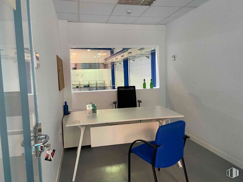 Industrial for sale at Zona empresarial Las Rozas, Las Rozas de Madrid, Madrid, 28230 with chair, table, furniture, building, desk, window, fixture, interior design, floor and office chair around