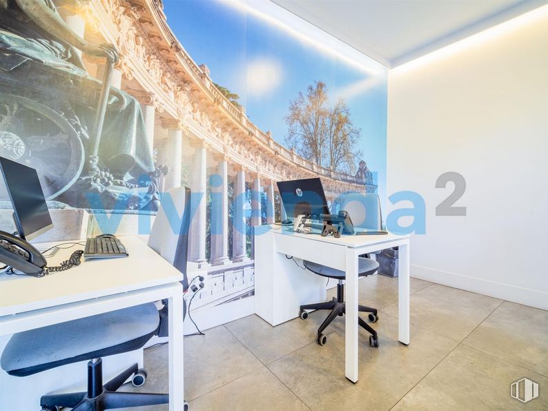 Local en alquiler y venta en Avenida Menéndez Pelayo, Retiro, Madrid, 28007 con escritorio, ordenador portatil, mesa, silla, mueble, edificio, ordenador personal, ordenador, escritorio del ordenador y azure alrededor