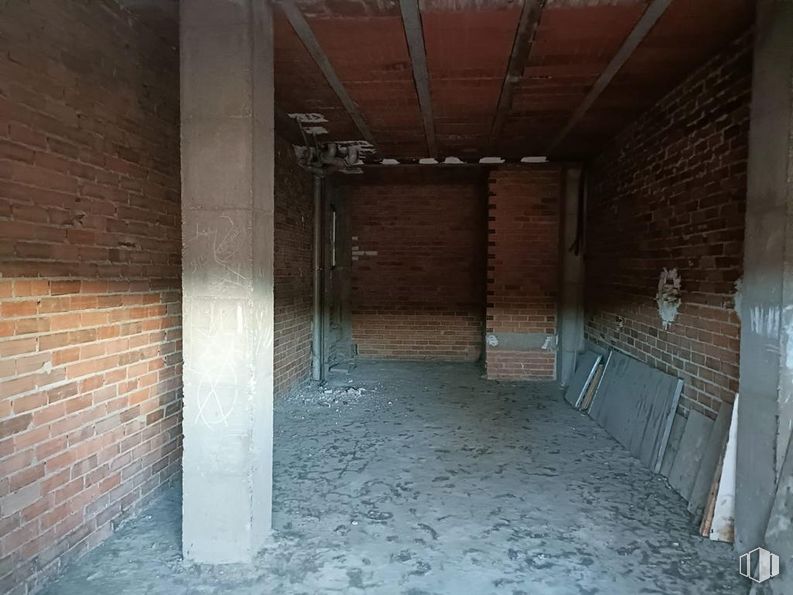 Local en venta en Calle Tribaldos, Hortaleza, Madrid, 28043 con edificio, madera, albañilería, ladrillo, suelos, suelo, techo, casa, simetría y tintes y matices alrededor