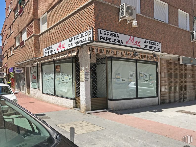 Local en alquiler y venta en Calle Quevedo, 14, Alcobendas, Madrid, 28100 con coche, edificio, luz de estacionamiento automotriz, ventana, vehículo, puerta, casa, accesorio, fachada y ciudad alrededor