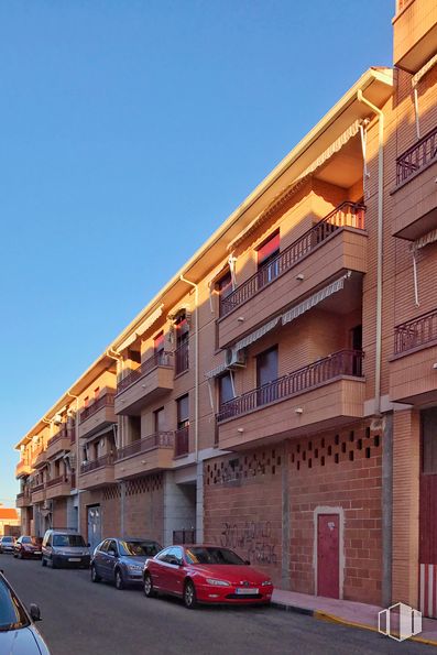 Retail for rent at Calle Batalla Brunete, 4, Torrijos, Toledo, 45500 with car, automotive parking light, tire, wheel, sky, vehicle, building, window, automotive lighting and architecture around