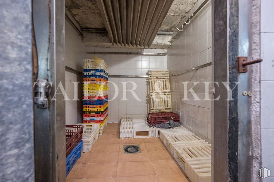 Local en venta en Calle Orense, Tetuán, Madrid, 28020 con madera, suelo, suelos, accesorio, techo, hormigón, material compuesto, arco, simetría y habitación alrededor