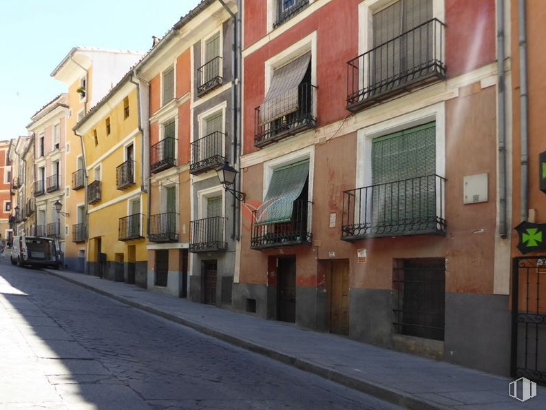 Retail for rent at Casco antiguo, Cuenca, 16001 with window, building, sky, wood, plant, fixture, road surface, urban design, neighbourhood and door around