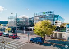 Oficina en alquiler en Symbco, Calle Miguel Faraday, 20, Getafe, Madrid, 28906 con coche, edificio, cielo, nube, rueda, vehículo, planta, infraestructura, luz de la calle y neumático alrededor