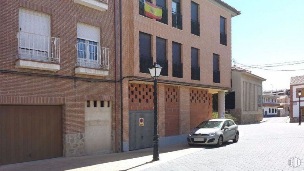 Local en venta en Plaza Manuel Lozano, Alameda de la Sagra, Toledo, 45240 con coche, ventana, casa, puerta, vehículo terrestre, rueda, neumático, vehículo, edificio y cielo alrededor