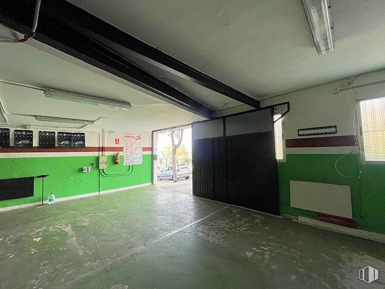 Industrial for rent at Calle Buenavista, Navalcarnero, Madrid, 28600 with floor, ceiling, shade, hall and paint around