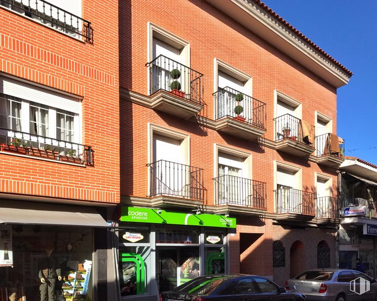 Local en alquiler en Avenida Consuelo, 6, Ciempozuelos, Madrid, 28350 con coche, ventana, edificio, propiedad, rueda, neumático, arquitectura, vehículo, diseño urbano y barrio alrededor