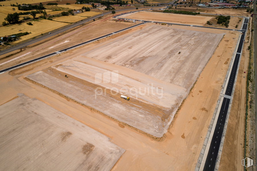 Nave en alquiler en Ruiseñor Logistiks Park, Guadalajara, 19004 con madera, hierba, suelos, tejado, madera dura, paisaje, pendiente, material compuesto, suelo y viajes en avión alrededor