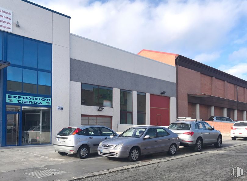 Industrial for rent at Calle Río Tera, 33, Ávila, 05004 with car, building, tire, automotive parking light, wheel, cloud, land vehicle, vehicle, sky and property around