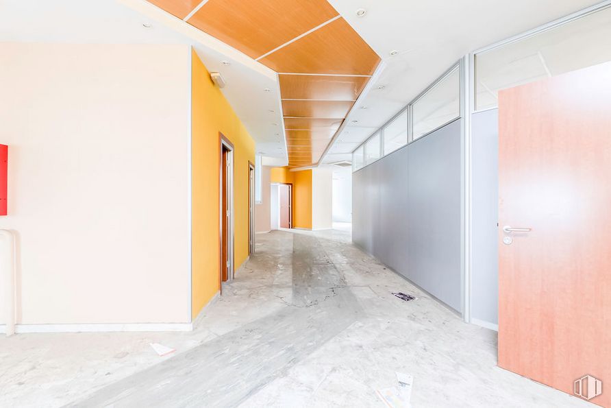 Local en venta en Paseo Estación, Ciempozuelos, Madrid, 28350 con puerta, accesorio, naranja, madera, pasillo, diseño de interiores, arquitectura, edificio, piso y suelo alrededor