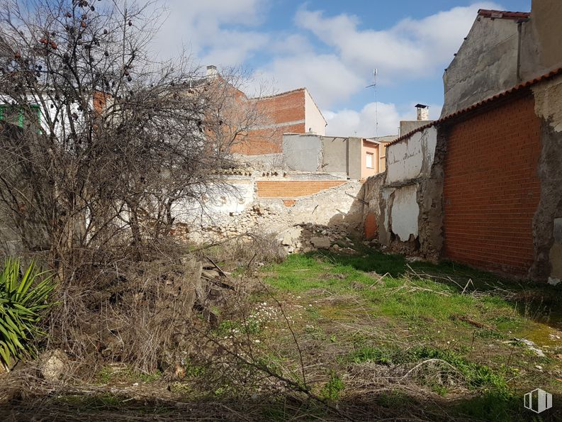 Land for sale at Centro urbano, Corral de Almaguer, Toledo, 45880 with wall, residential area, neighbourhood, land lot, human settlement, brick, brickwork, suburb, village and building material around