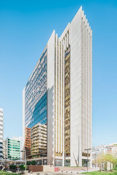 Oficina en alquiler en Edificio Cuzco IV, Paseo Castellana, 141, Tetuán, Madrid, 28046 con edificio, cielo, rascacielos, torre, bloque de pisos, diseño urbano, barrio, zona residencial, edificio comercial y fachada alrededor