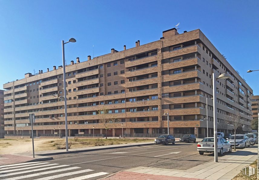 Local en alquiler en Calle El Bosco, Seseña, Toledo, 45224 con edificio, coche, cielo, luz de la calle, rueda, diseño urbano, bloque de torre, condominio, barrio y neumático alrededor