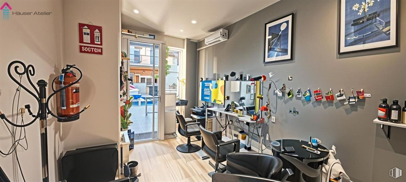 Retail for rent at Zona Arapiles, Chamberí, Madrid, 28015 with picture frame, chair, interior design, barber chair, beauty salon, shelf, design, cleanliness, office chair and houseplant around